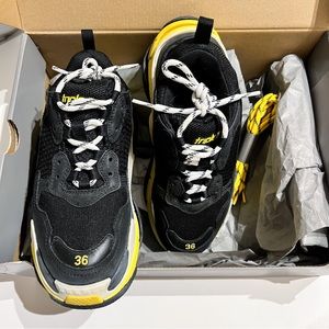sold❤️ Balenciaga Triple S Sneaker women size 36